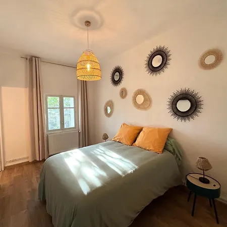 Apartment Avec Petit Jardin