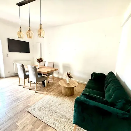 Avec Petit Jardin Apartment